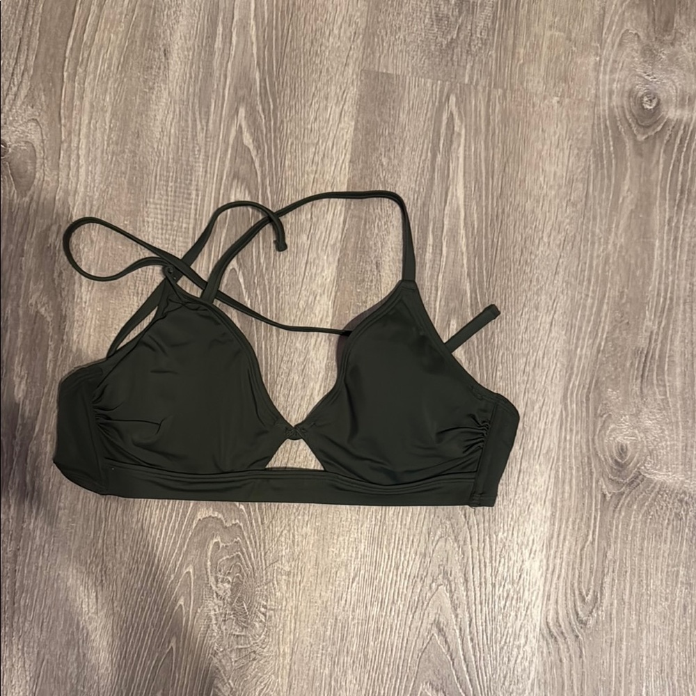 Strapping bikini top